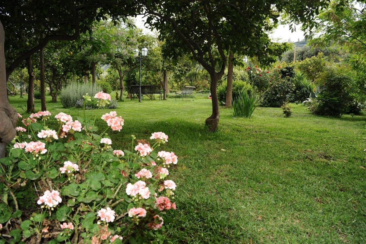 Tenuta Santa Tecla Ачиреале Екстериор снимка