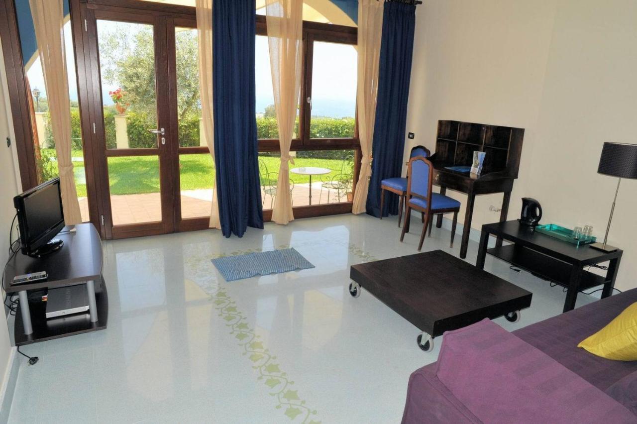 Tenuta Santa Tecla Ачиреале Стая снимка